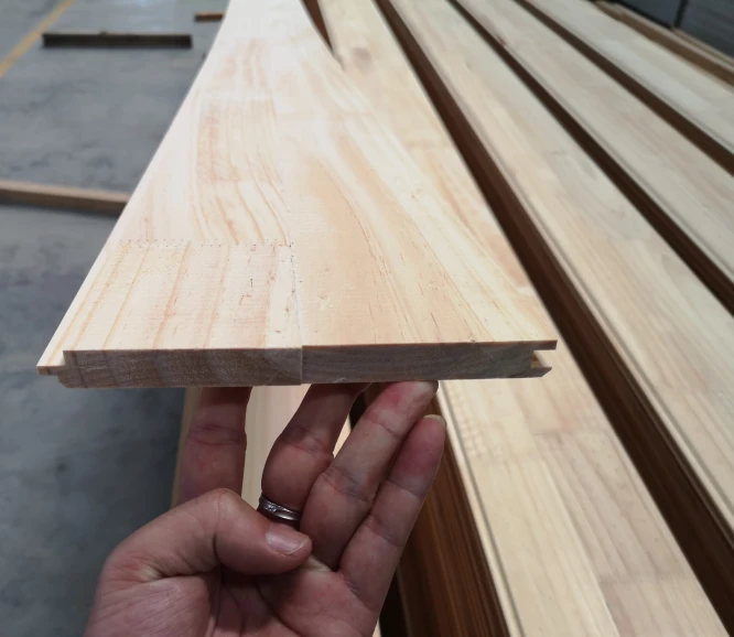 Forgrundet FJ Pine Wood T&G Shiplap